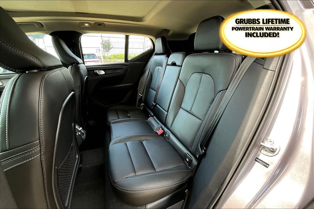 New 2026 Volvo XC40 B4 Core w/ Climate Package image 19