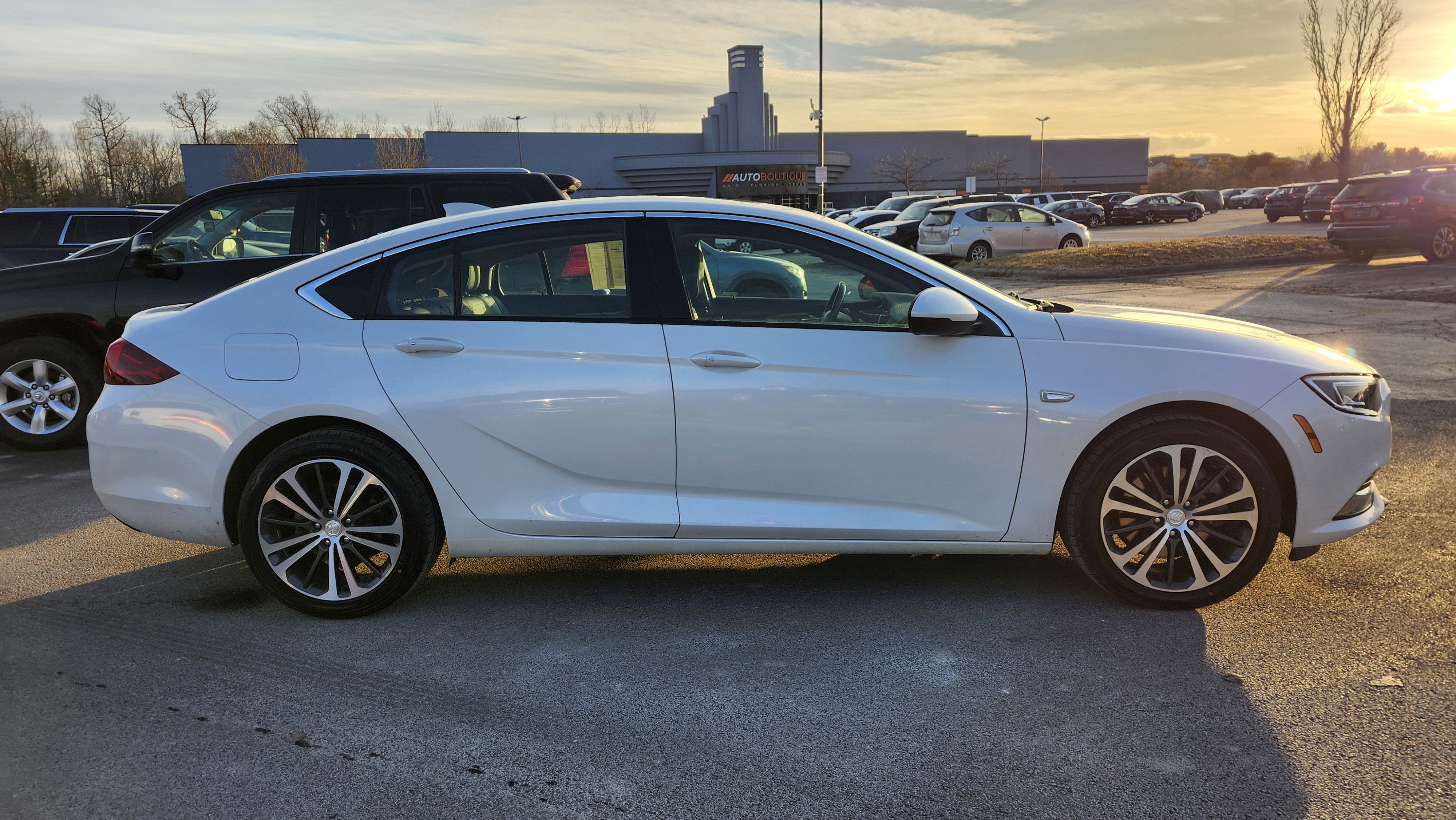 Used 2018 Buick Regal Essence w/ Driver Confidence Package #1 image 19