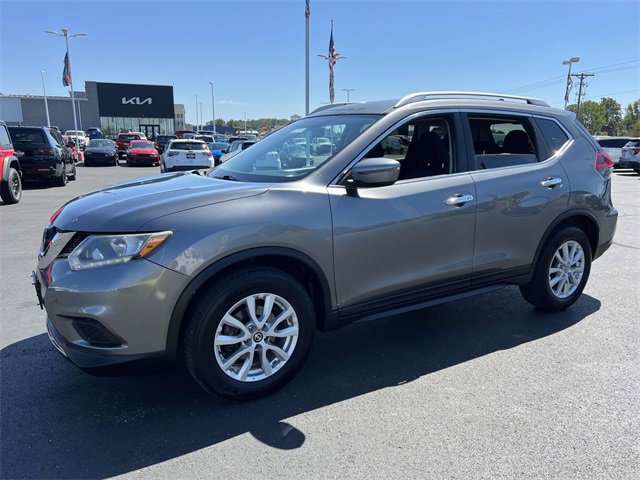 Used 2018 Nissan Rogue SV image 3