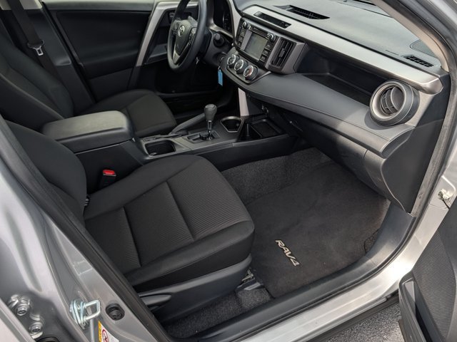 Used 2018 Toyota RAV4 LE FWD image 12