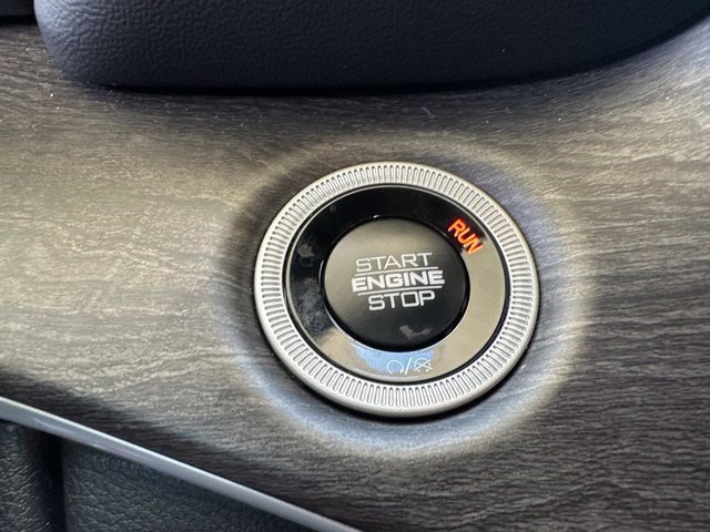 Used 2025 Jeep Grand Cherokee Limited RWD image 25