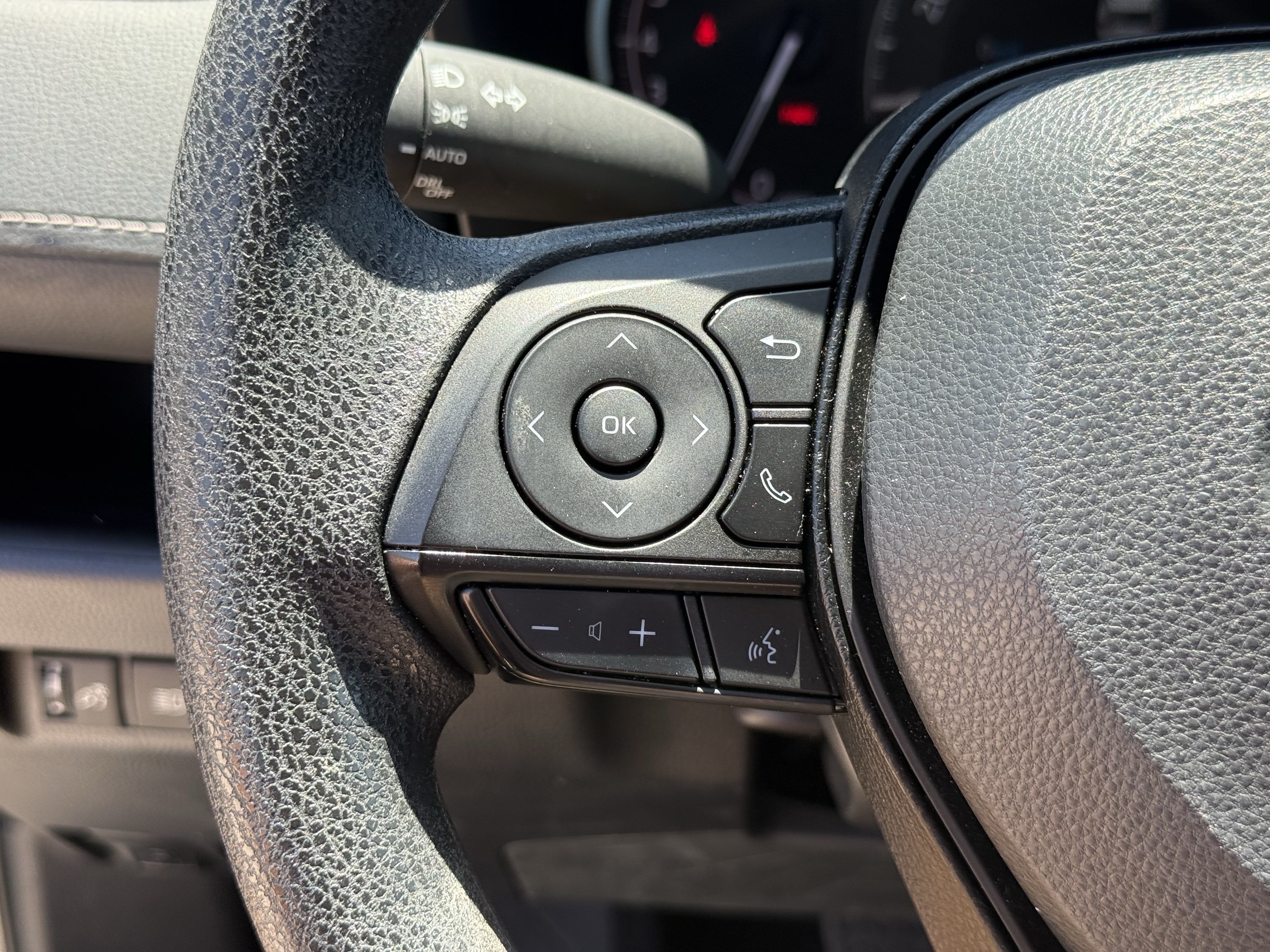 Used 2025 Toyota RAV4 XLE FWD image 17