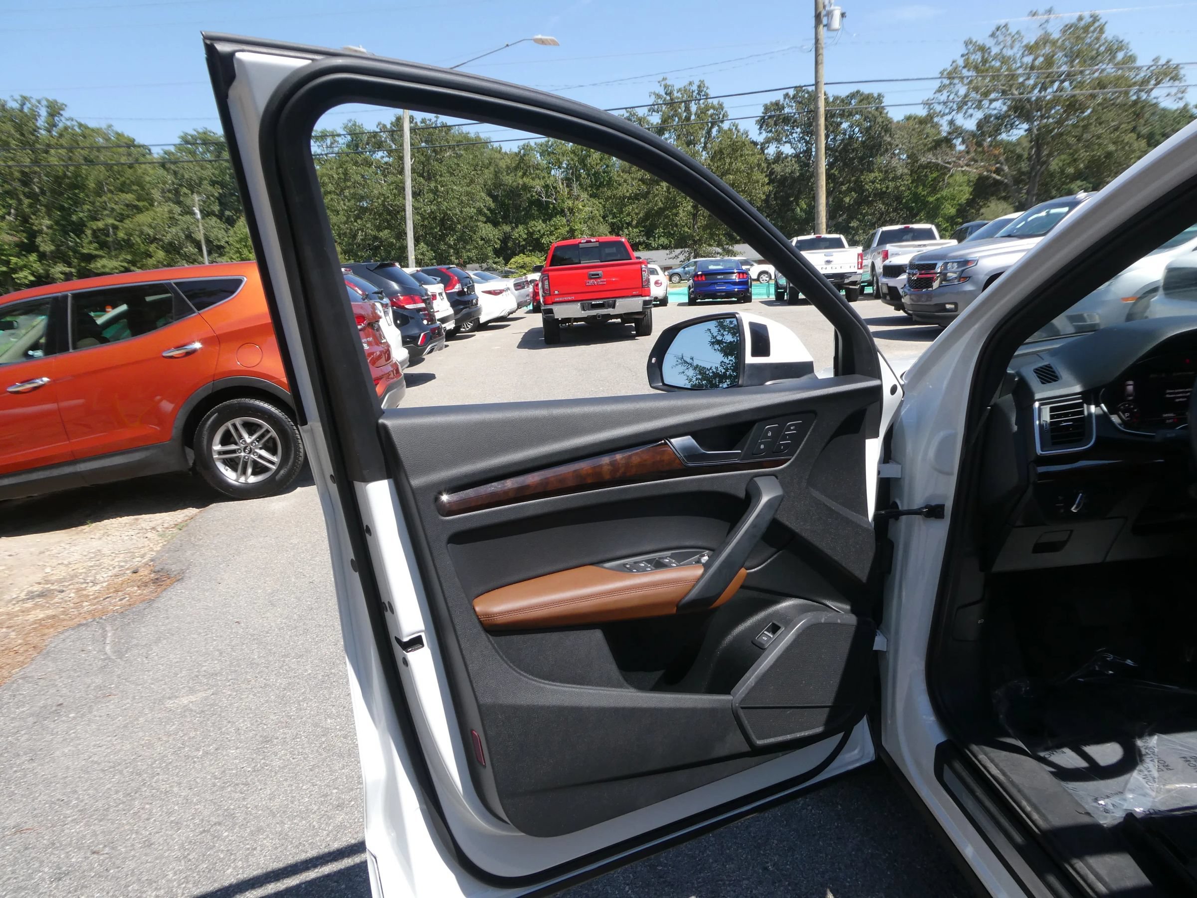 Used 2020 Audi Q5 2.0T Premium Plus w/ Premium Plus Package AWD/4WD image 13