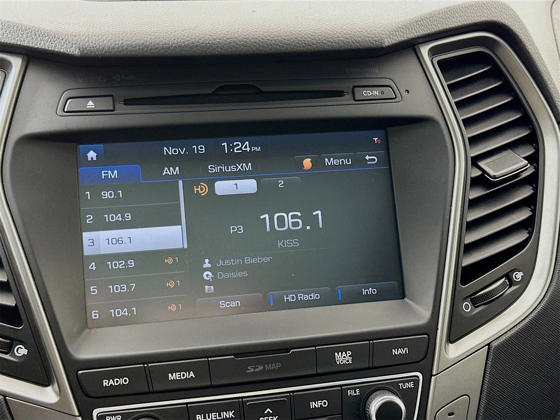 Used 2017 Hyundai Santa Fe Sport w/ 2.0T Ultimate Tech Package 05 image 16