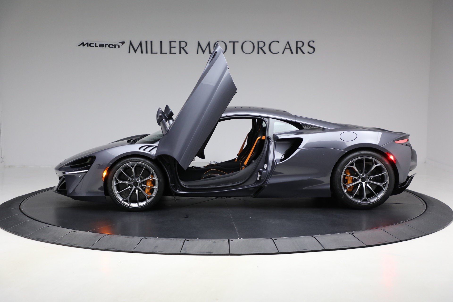 New 2025 McLaren Artura RWD image 16