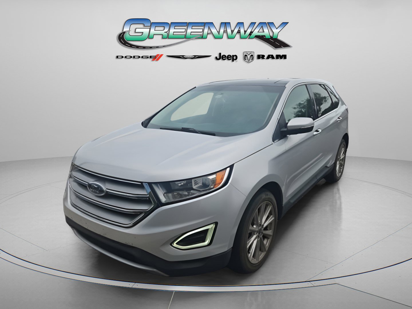 Used 2018 Ford Edge Titanium w/ Equipment Group 301A FWD image 3