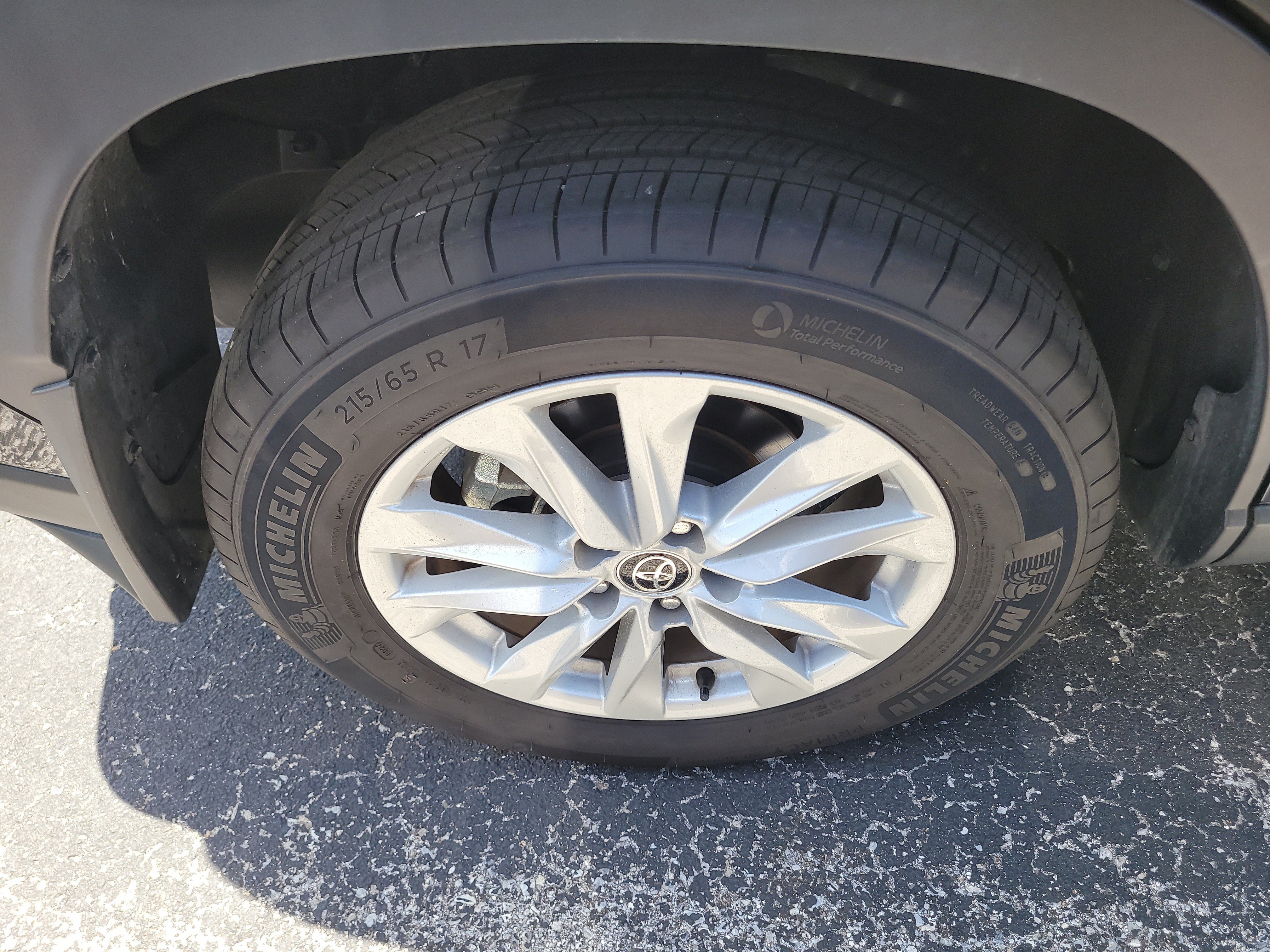 Certified 2025 Toyota Corolla Cross LE FWD image 8