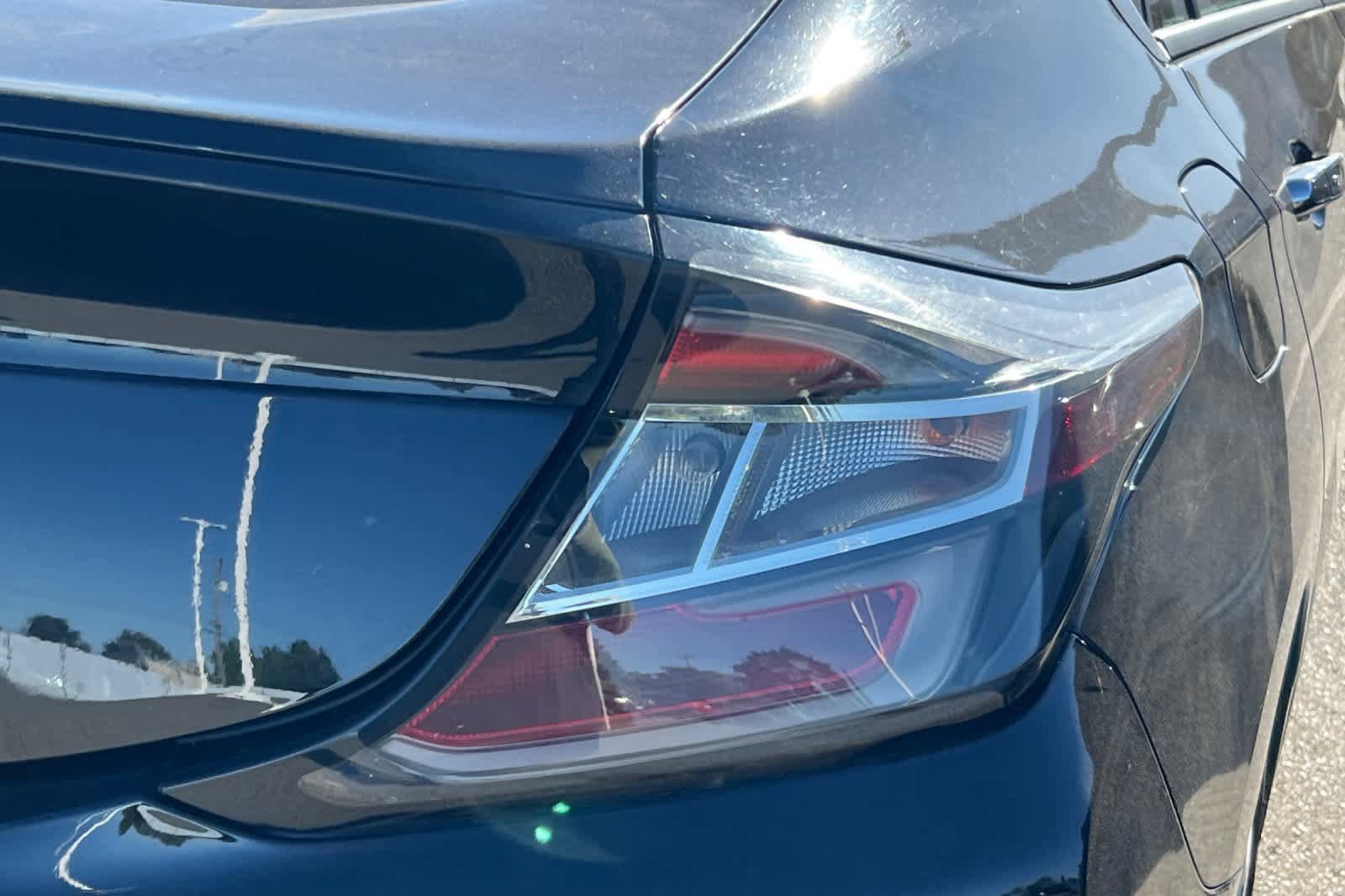 Used 2017 Chevrolet Volt Premier w/ Driver Confidence II Package FWD image 18