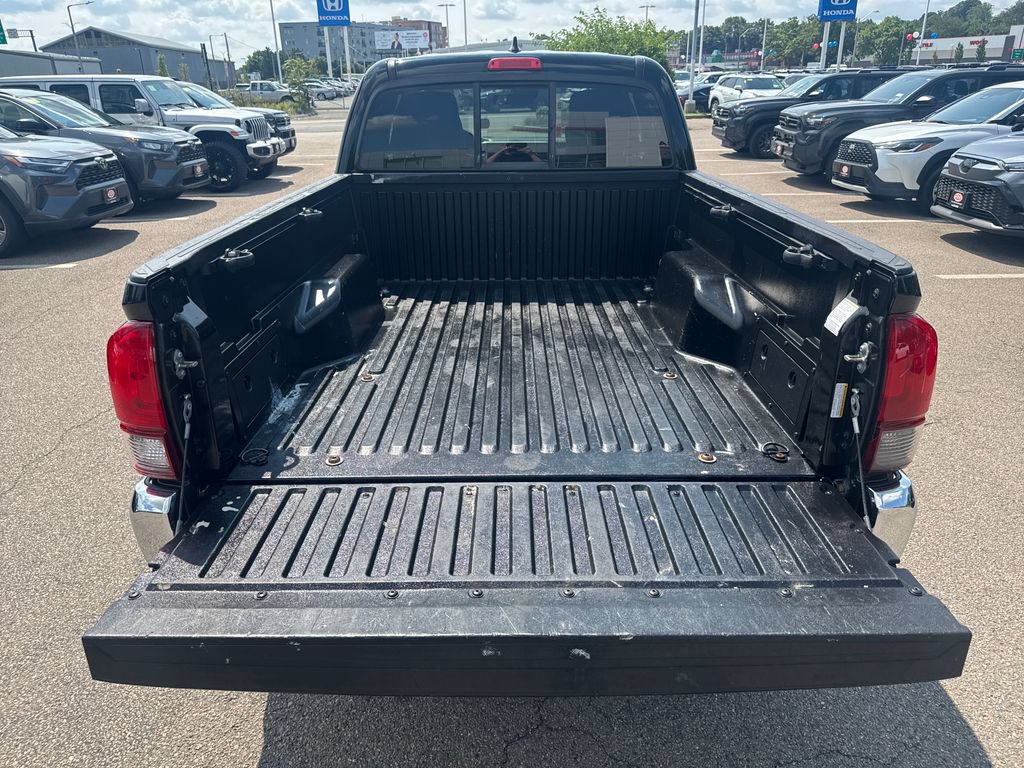 Used 2018 Toyota Tacoma SR5 AWD/4WD image 7
