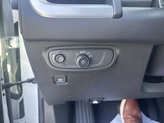 Used 2023 GMC Terrain SLE w/ Driver Convenience Package image 17