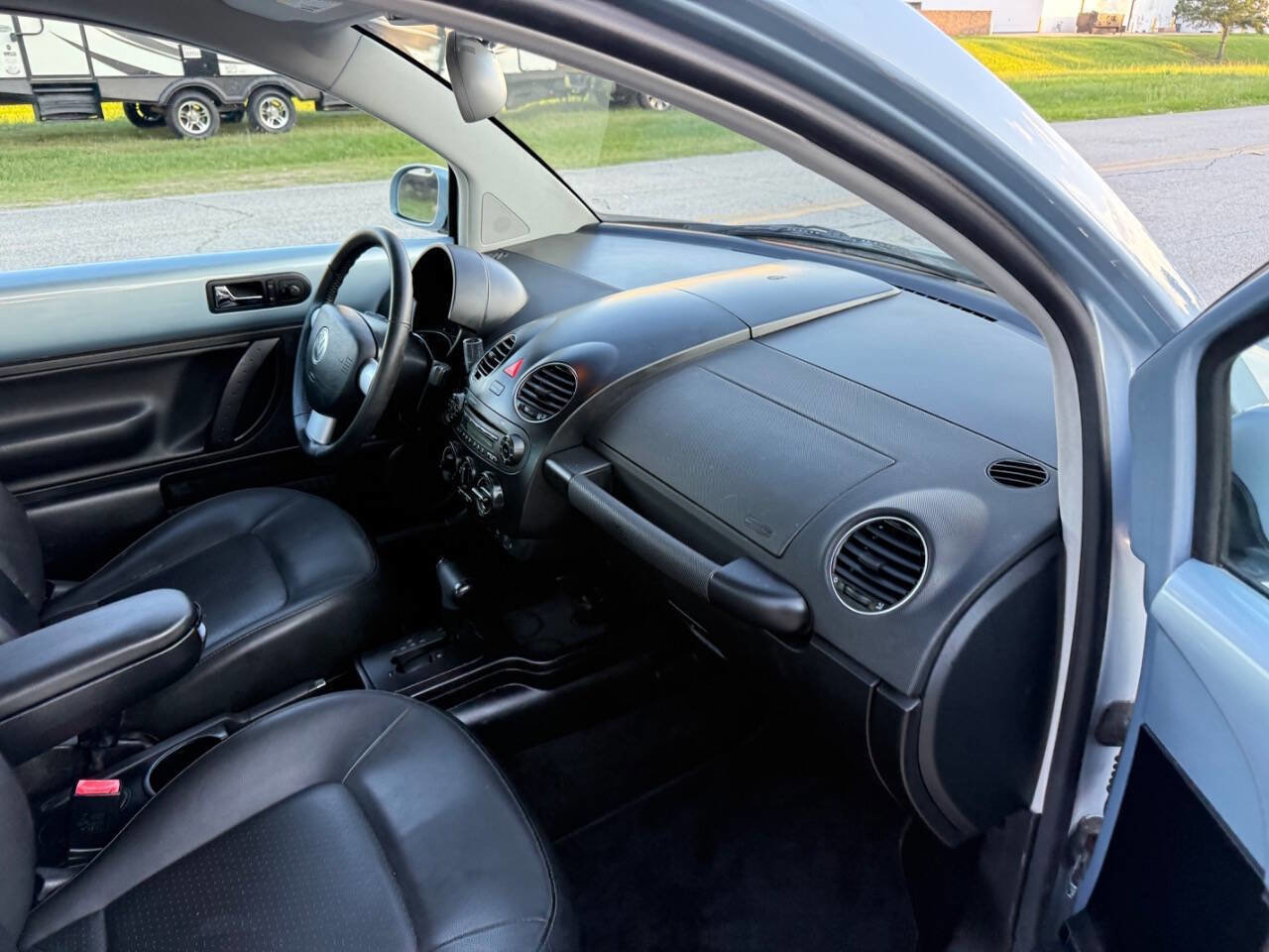 Used 2010 Volkswagen Beetle Coupe FWD image 24