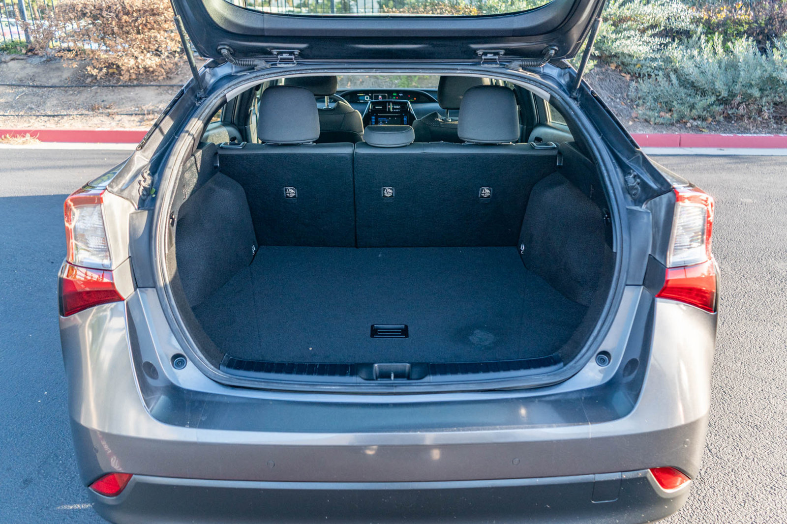 Used 2019 Toyota Prius LE w/ Carpet Mat Package FWD image 23