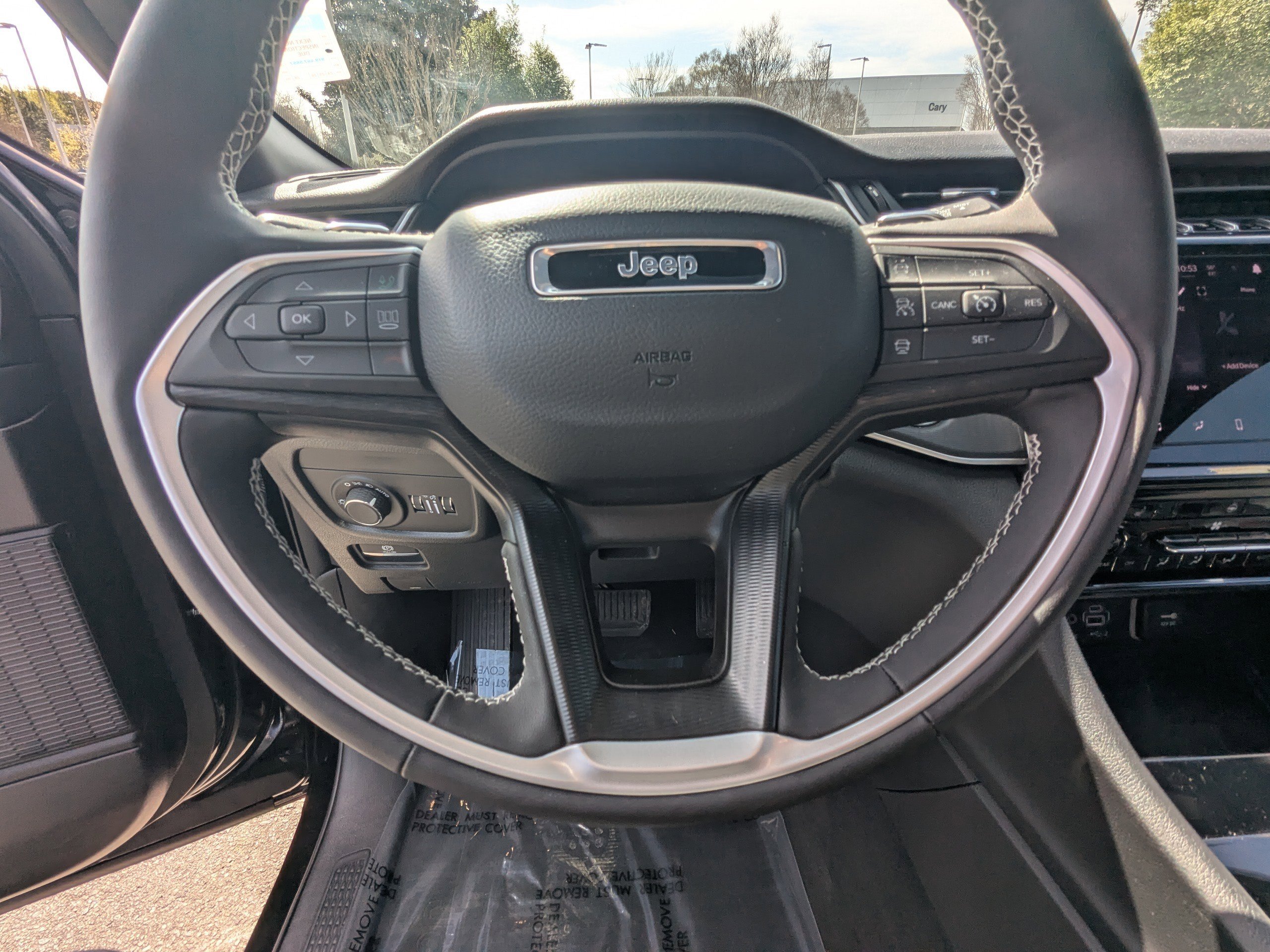 Certified 2025 Jeep Grand Cherokee Laredo X w/ Luxury Tech Group I image 22