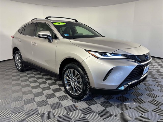 Used 2022 Toyota Venza XLE image 1