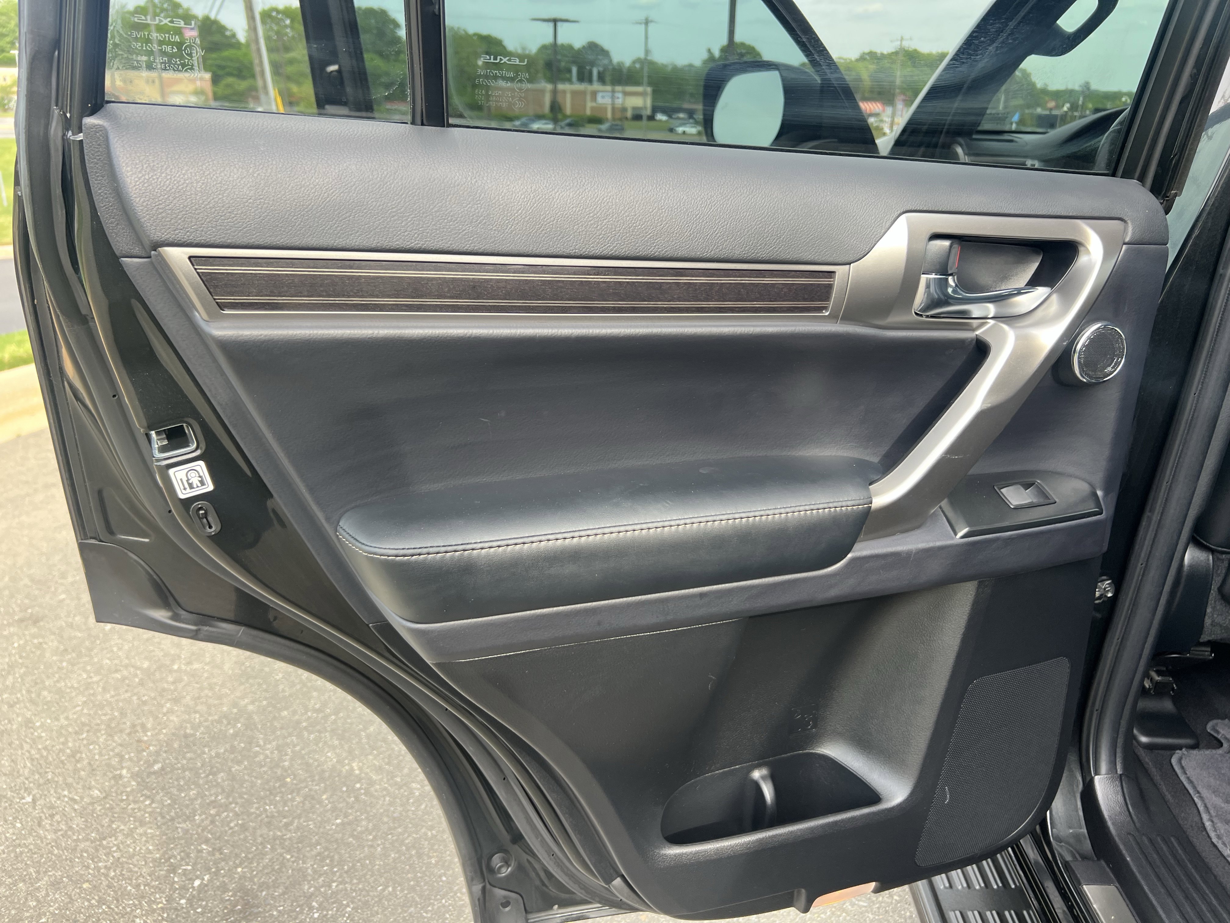 Used 2023 Lexus GX 460 Luxury w/ Accessory Package image 31
