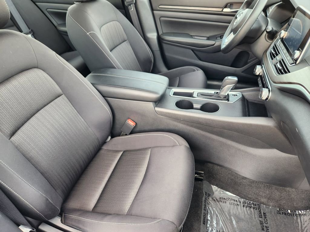 Used 2025 Nissan Altima 2.5 SV FWD image 14