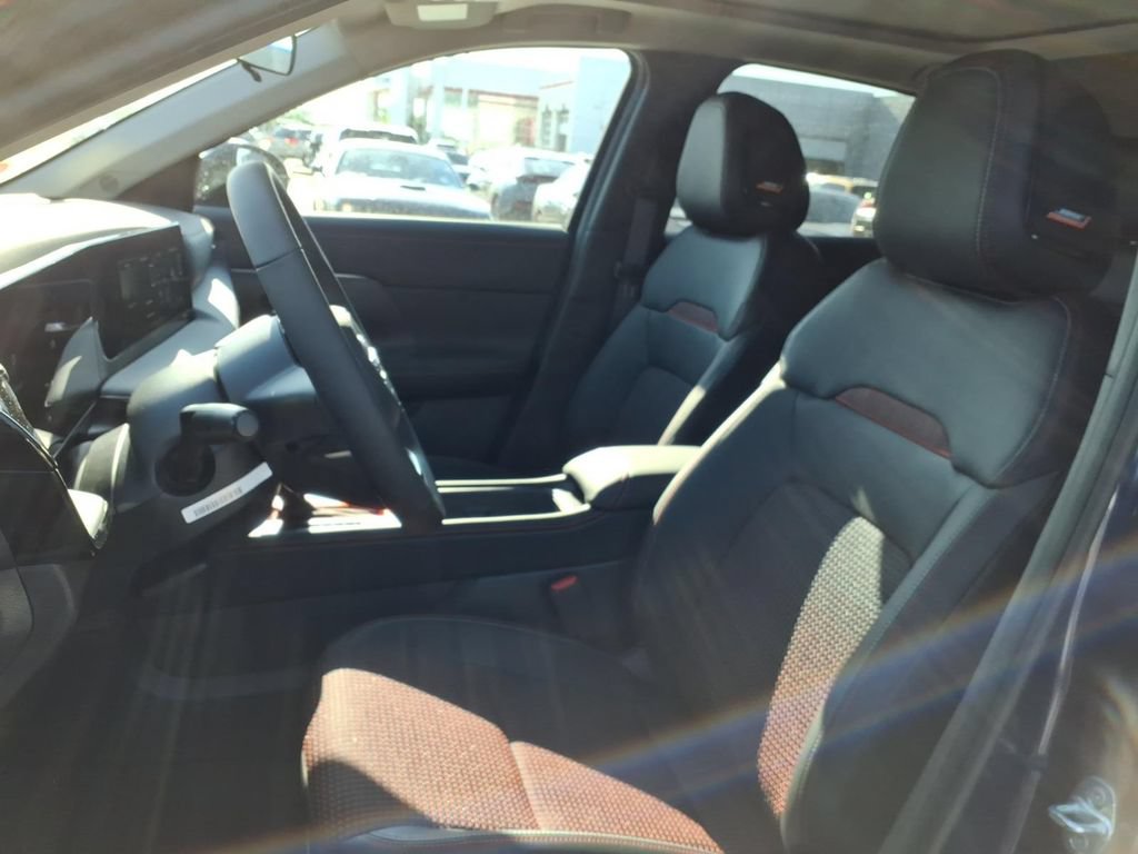 New 2026 Nissan Kicks SR w/ SR Premium Package AWD/4WD image 12