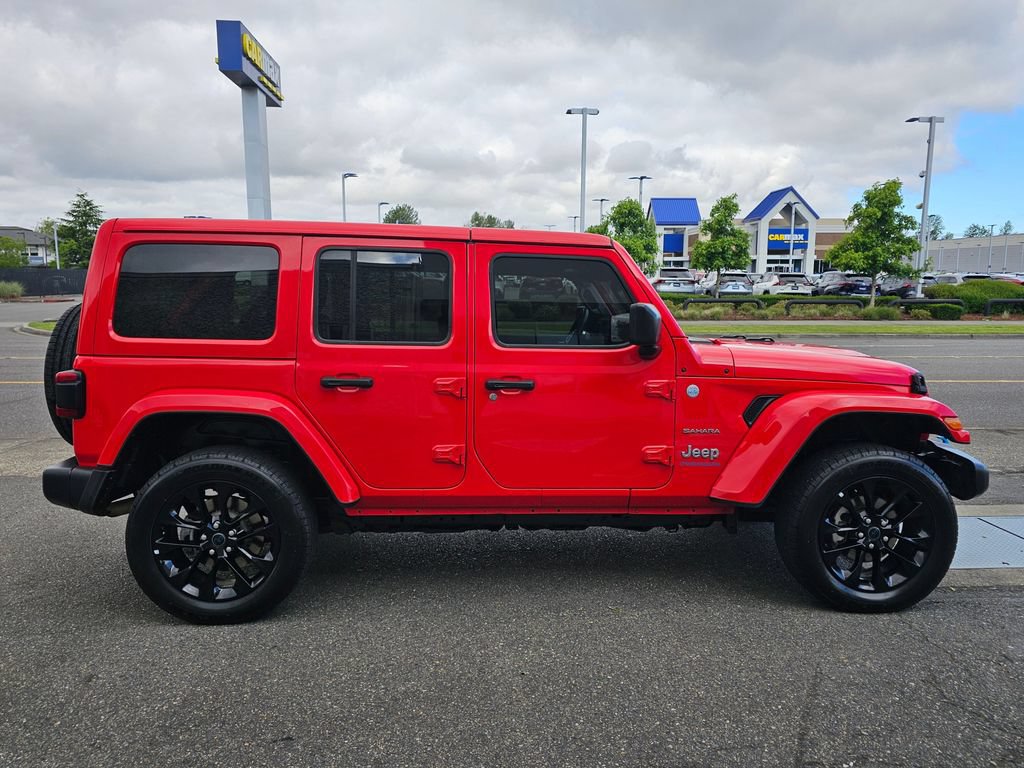 Used 2024 Jeep Wrangler Unlimited Sahara AWD/4WD image 4