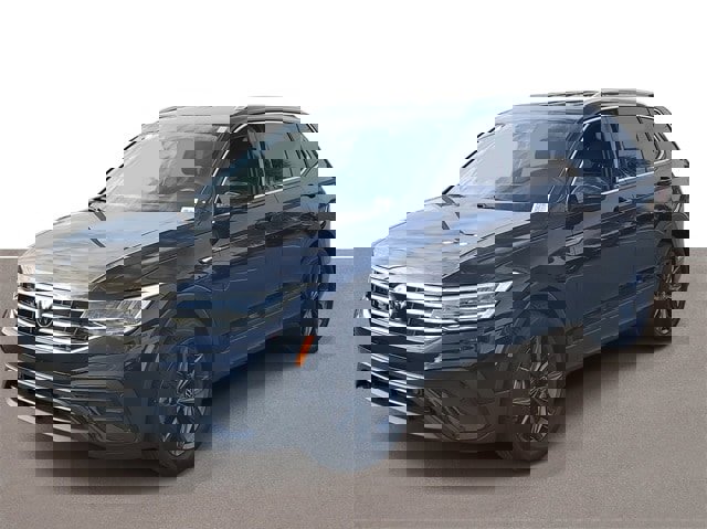 Certified 2022 Volkswagen Tiguan SE image 2