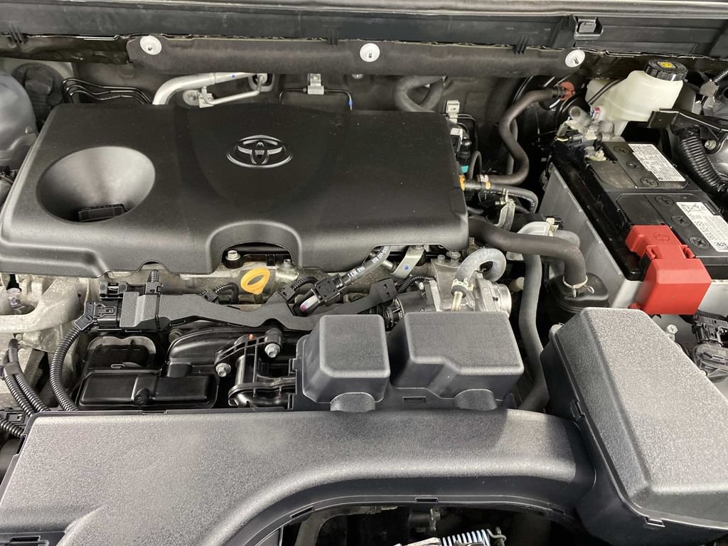 Used 2022 Toyota RAV4 LE AWD/4WD image 28