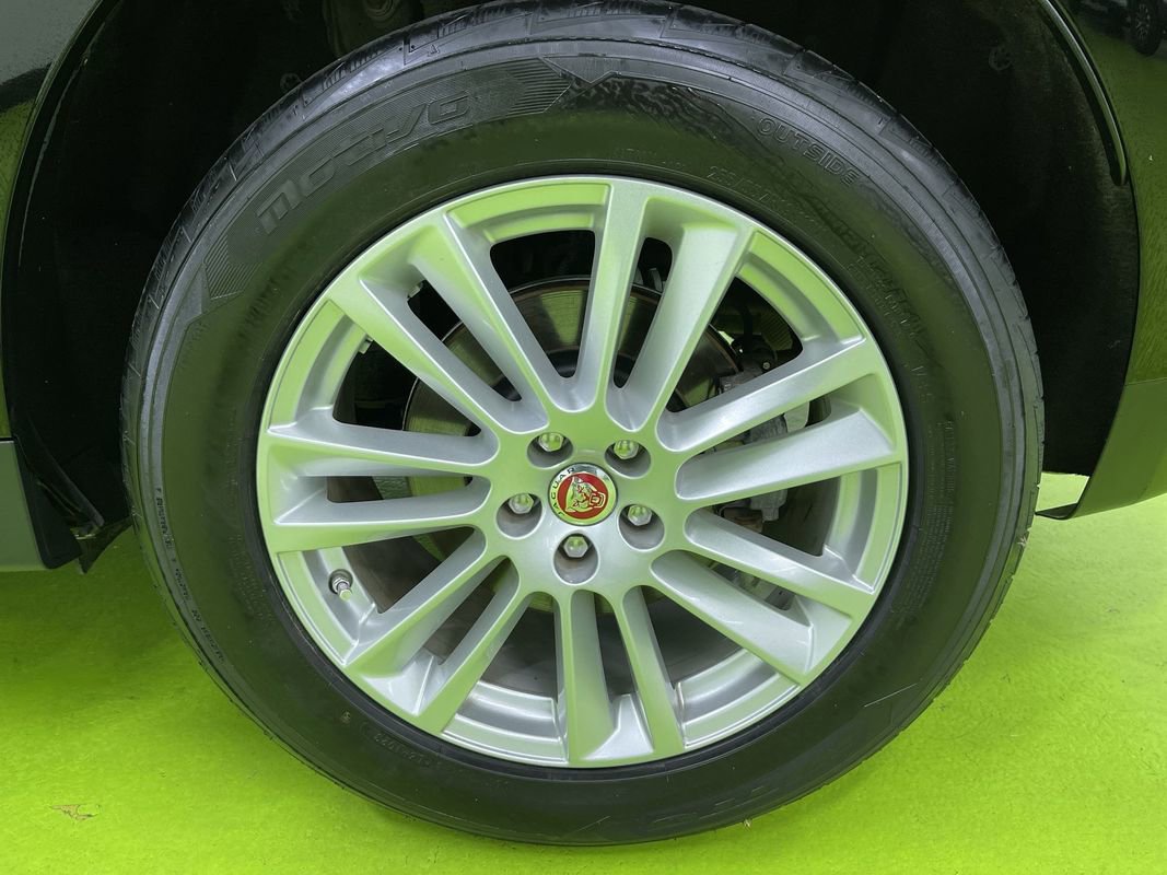 Used 2019 Jaguar F-PACE Prestige image 15