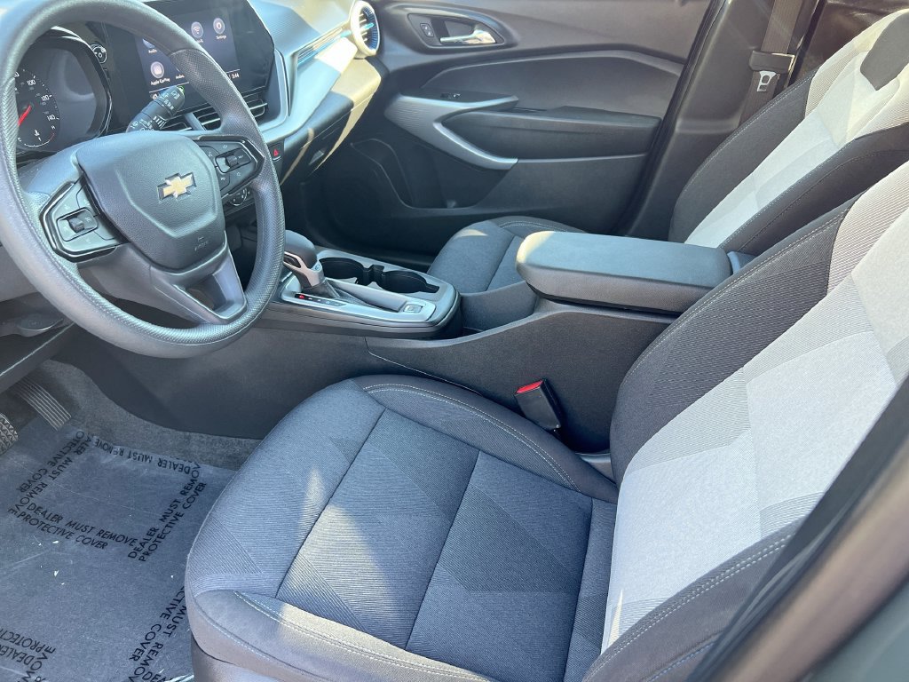 Used 2025 Chevrolet Trax LS w/ LS Convenience Package FWD image 37