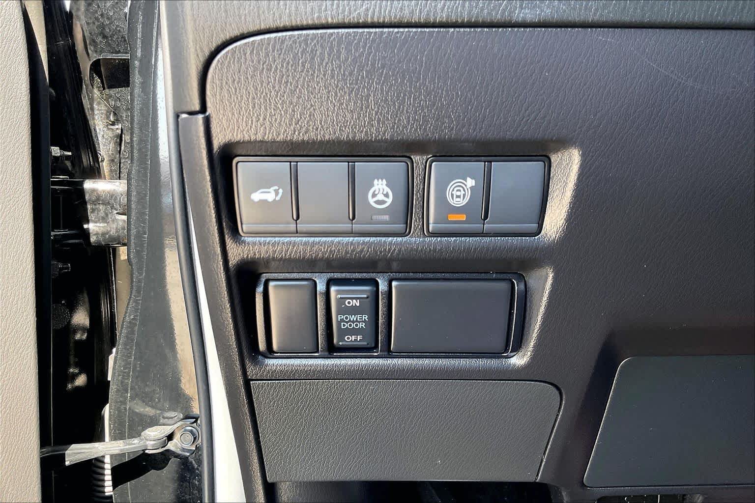 Used 2024 Nissan Armada SL w/ Captain's Chairs Package RWD image 14