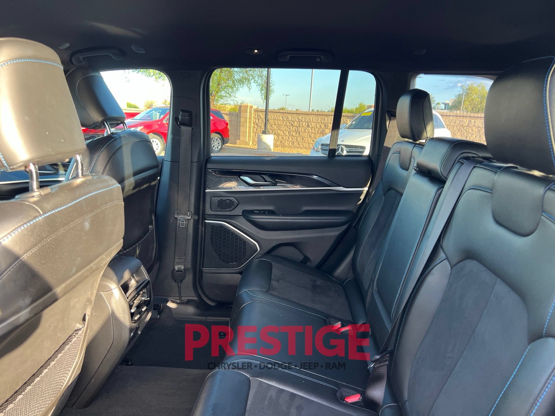 Used 2022 Jeep Grand Cherokee Trailhawk AWD/4WD image 19