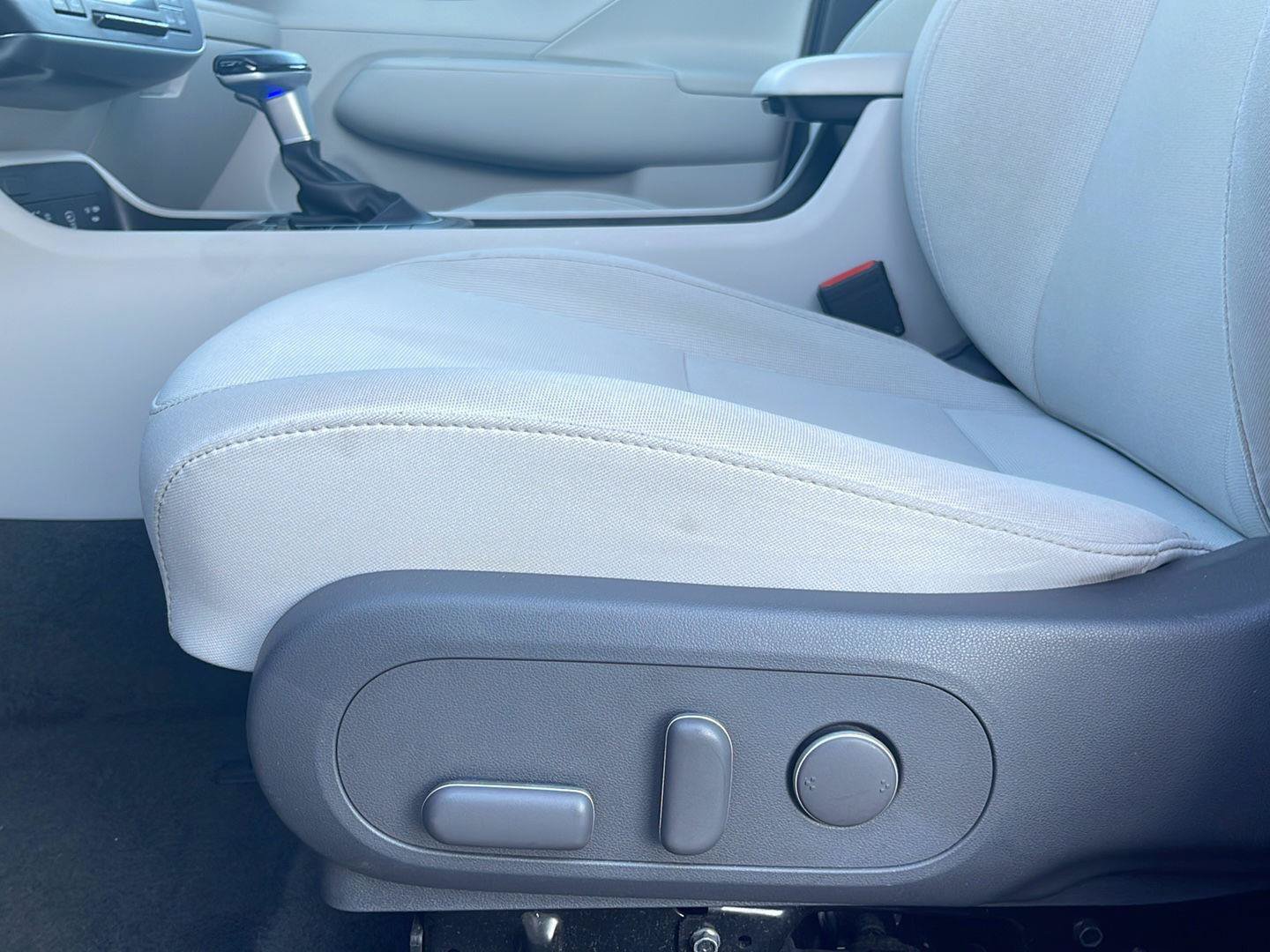 Certified 2025 Hyundai Kona SEL AWD/4WD image 23