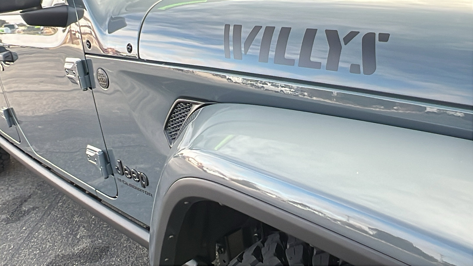 New 2025 Jeep Gladiator Willys image 9