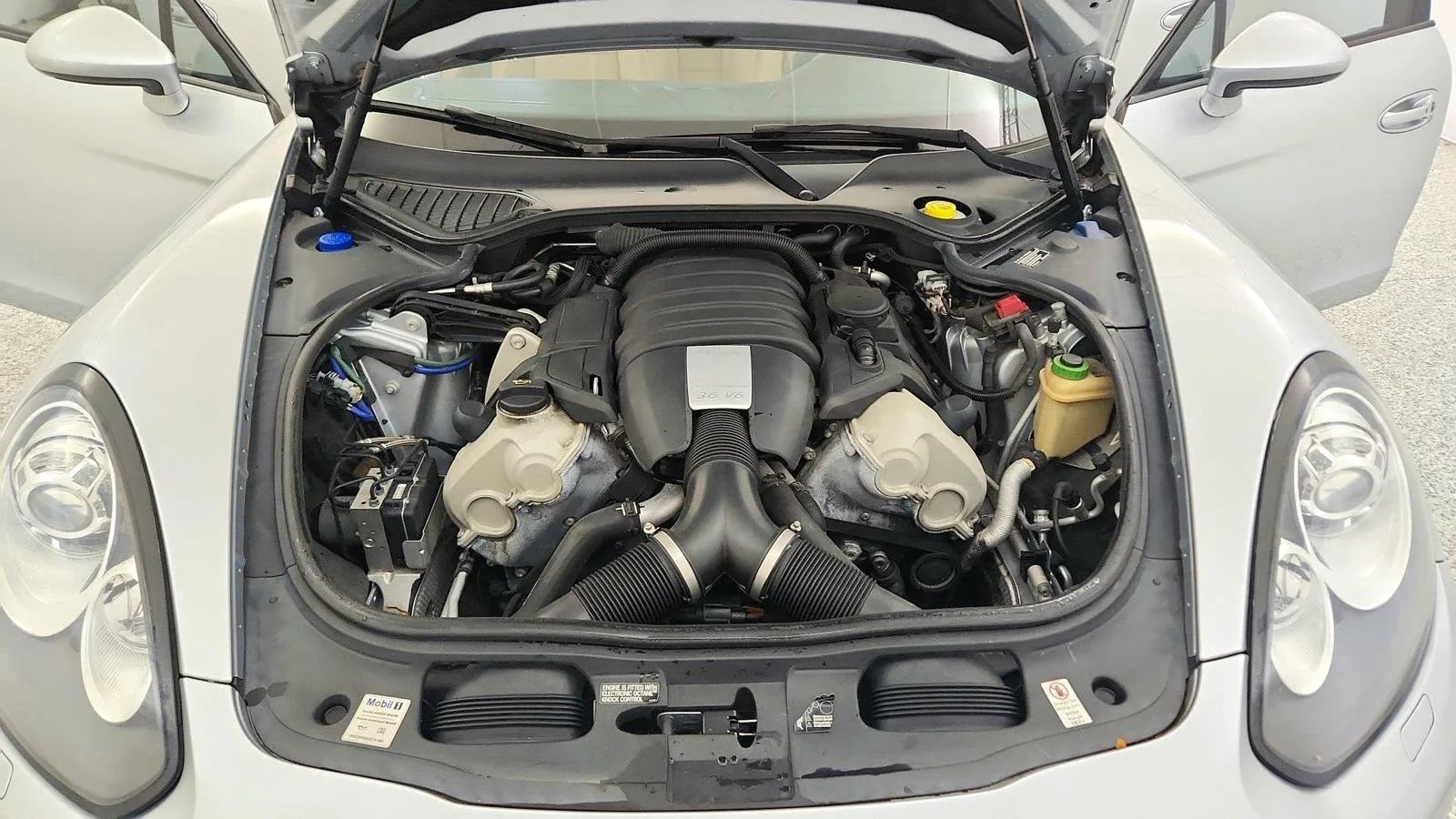Used 2015 Porsche Panamera 4 AWD/4WD image 42