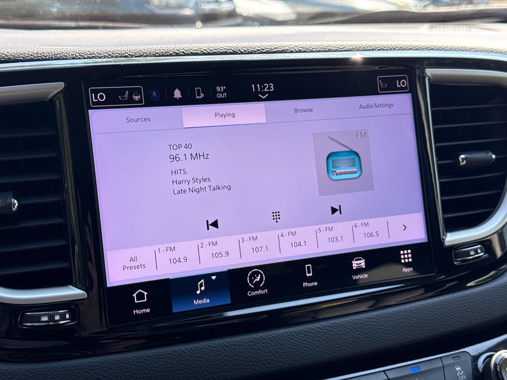 Used 2024 Chrysler Pacifica Touring-L FWD image 24