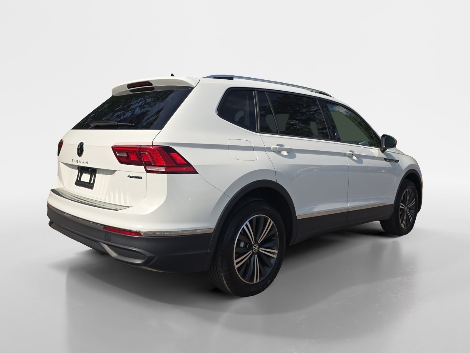 Used 2024 Volkswagen Tiguan Wolfsburg Edition AWD/4WD image 6