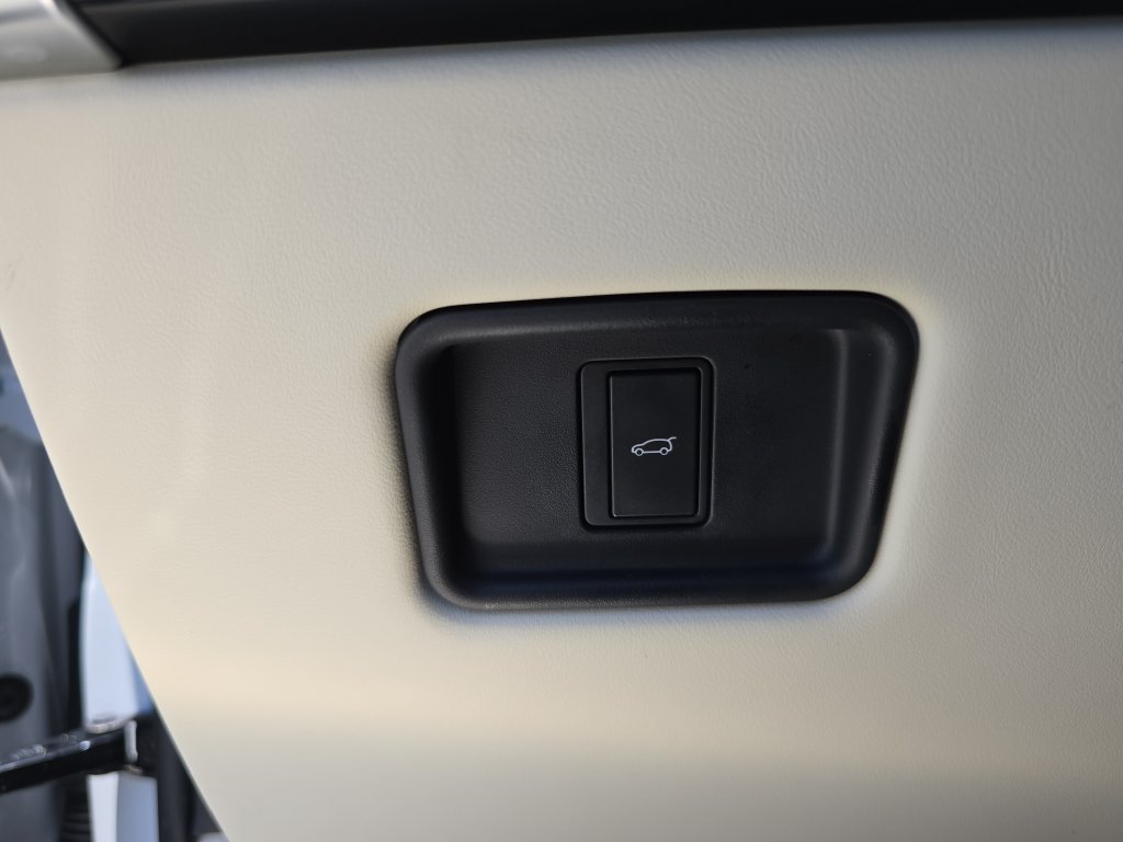Used 2025 Land Rover Range Rover SE AWD/4WD image 27