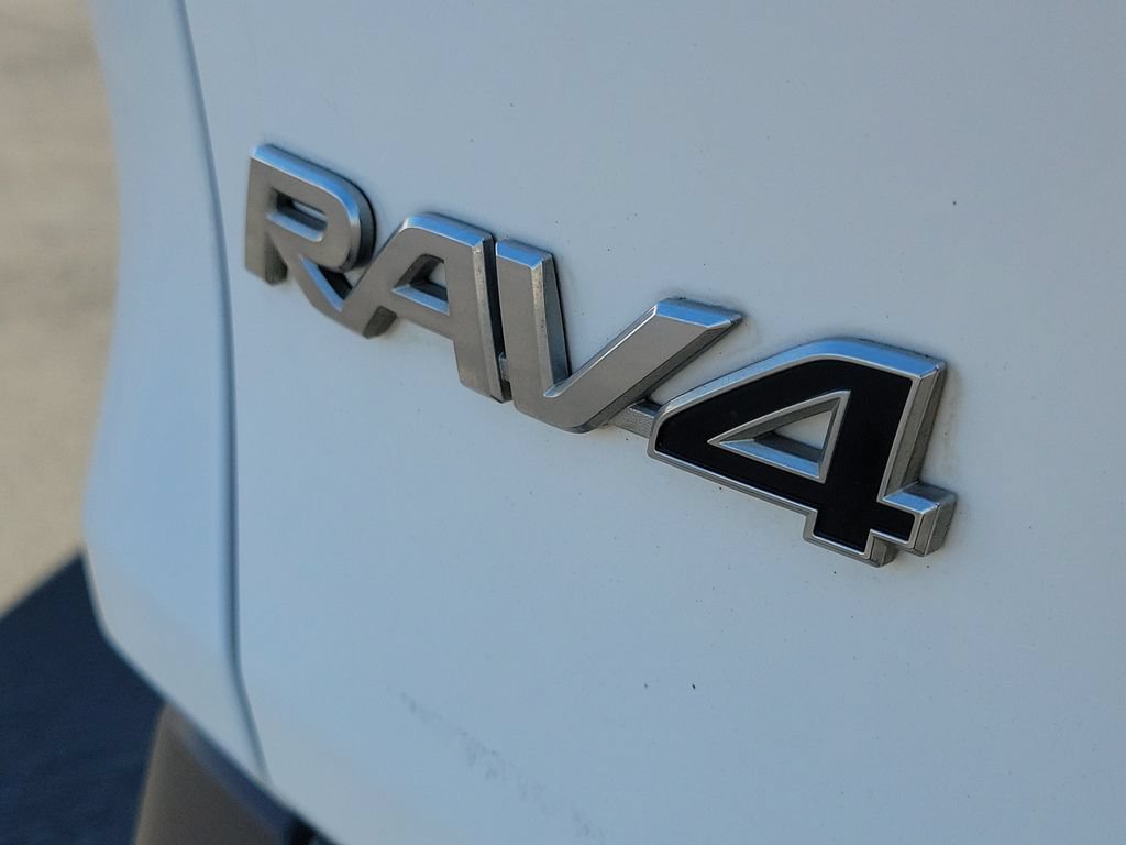 Used 2019 Toyota RAV4 XLE w/ Convenience Package FWD image 10