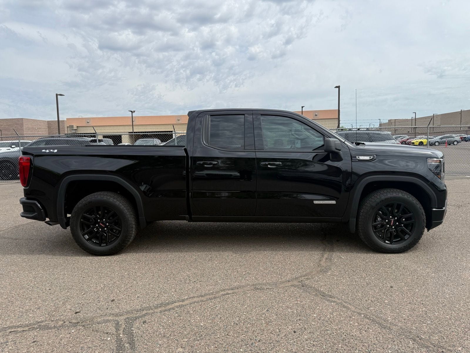 Used 2022 GMC Sierra 1500 Elevation w/ LPO, Elevation Black Package AWD/4WD image 4