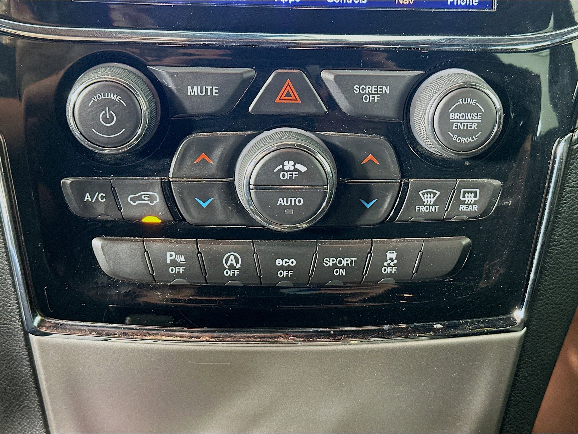 Used 2019 Jeep Grand Cherokee Limited w/ Luxury Group II RWD image 24