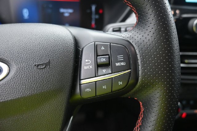 Used 2025 Ford Escape ST-Line Select AWD/4WD image 18