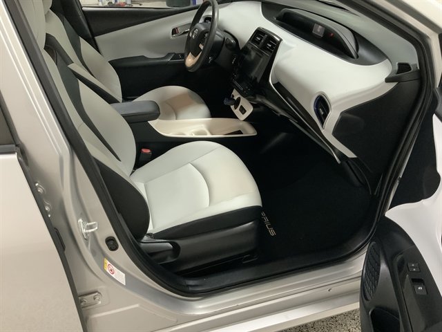 Used 2018 Toyota Prius Three Touring FWD image 19