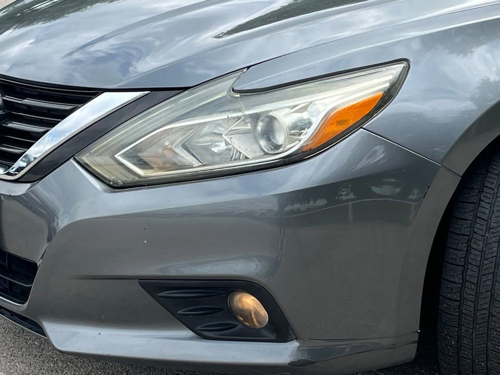 Used 2017 Nissan Altima 2.5 SL w/ Moonroof Package FWD image 9