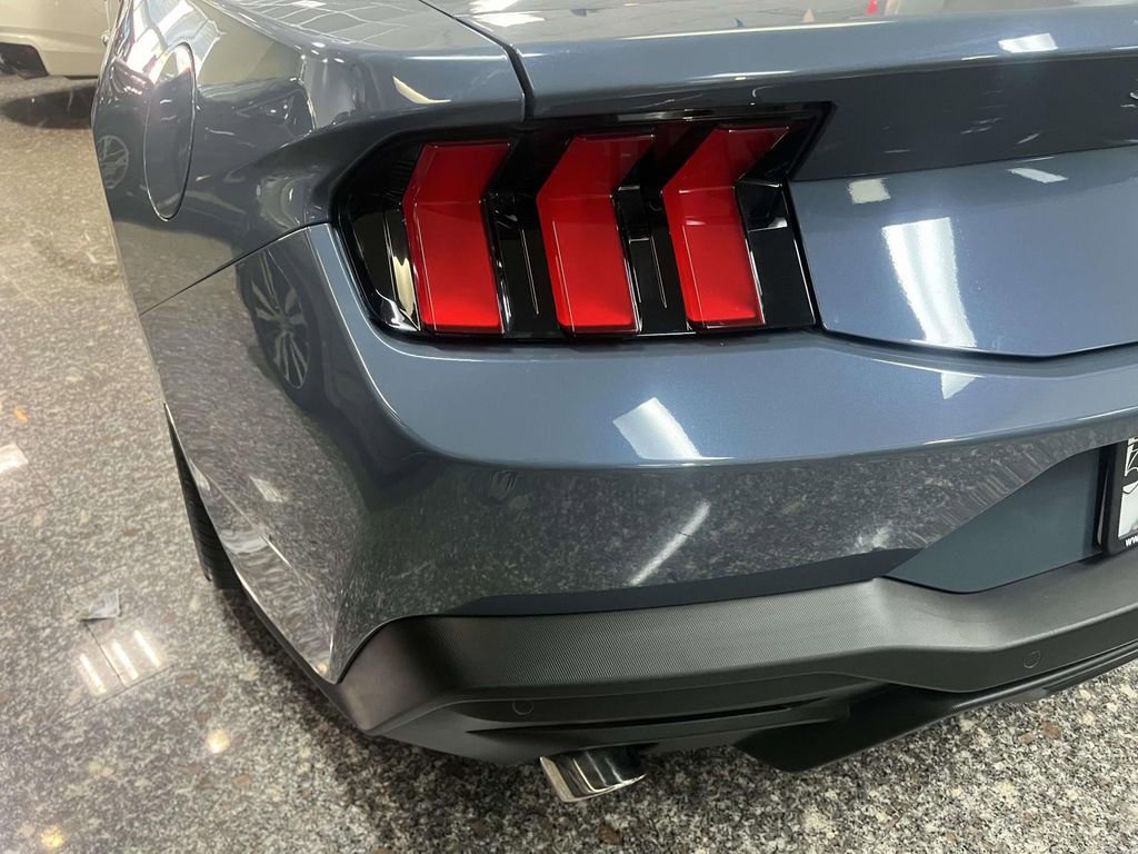 Used 2024 Ford Mustang Coupe RWD image 11