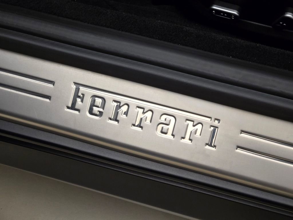 Used 2017 Ferrari GTC4Lusso AWD/4WD image 38