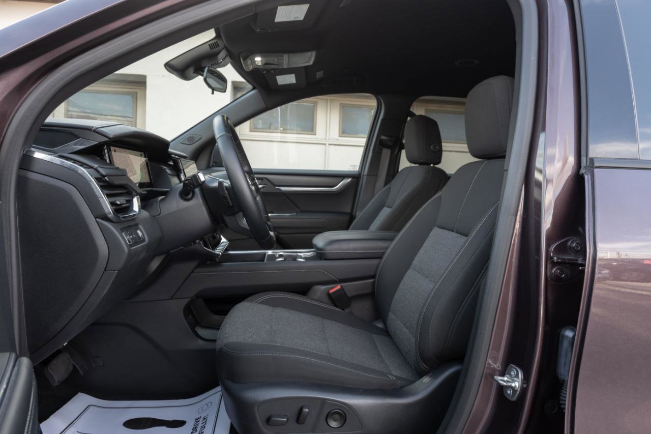 Used 2025 GMC Acadia Elevation image 17