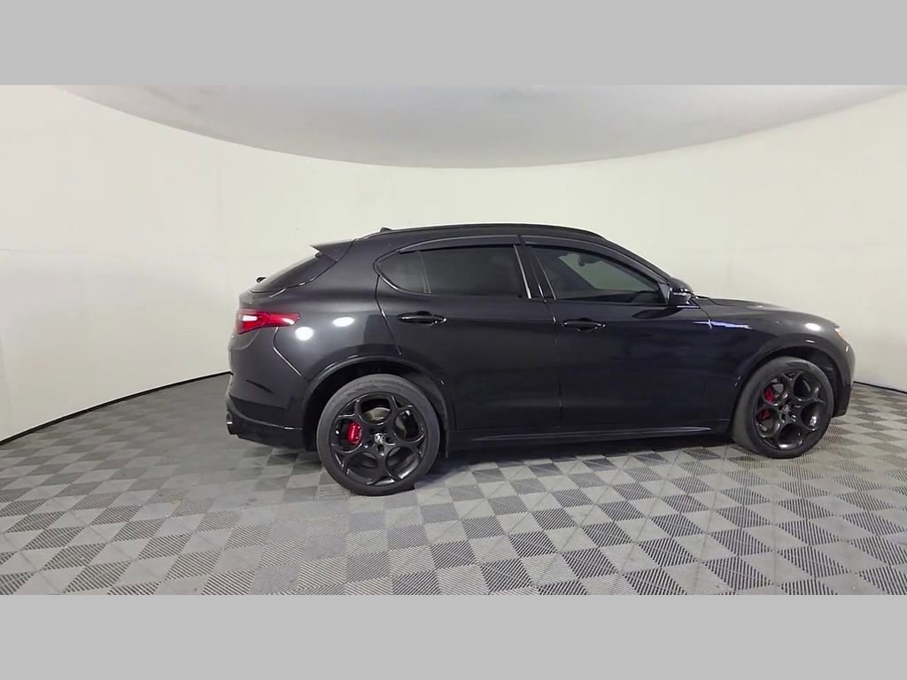 Used 2022 Alfa Romeo Stelvio Veloce AWD/4WD image 36