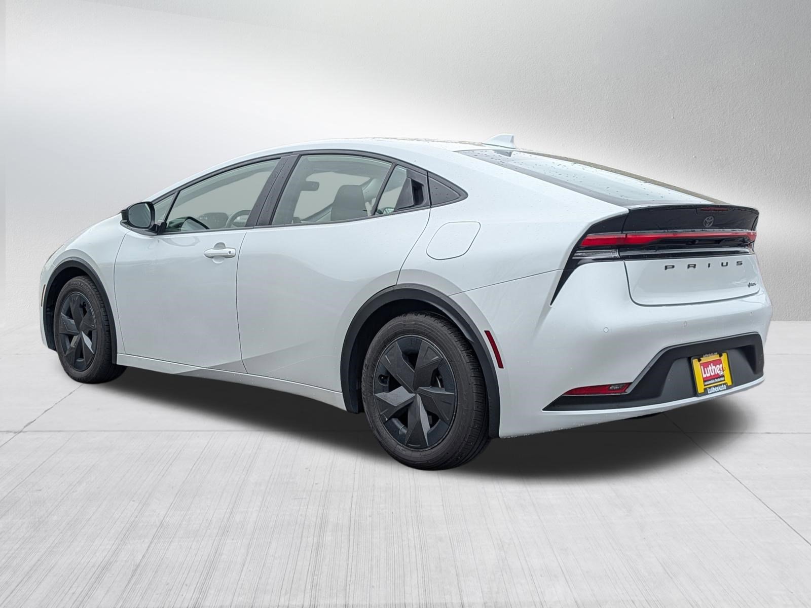 Used 2023 Toyota Prius LE FWD image 5