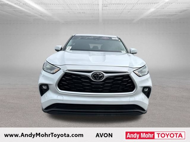 Used 2023 Toyota Highlander LE FWD image 3