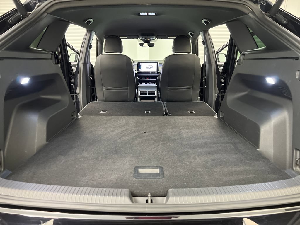 Used 2024 Volkswagen Atlas Cross Sport SE AWD/4WD image 38