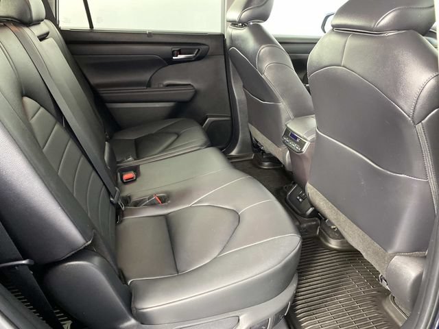 Used 2024 Toyota Highlander XLE AWD/4WD image 12