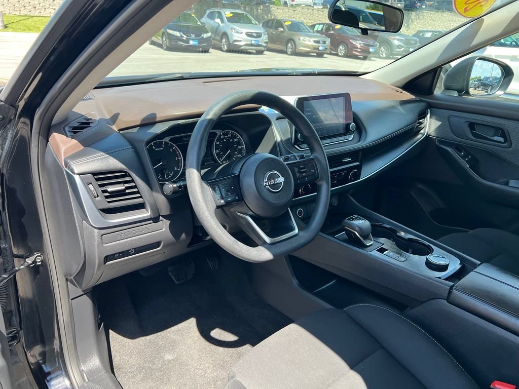 Used 2023 Nissan Rogue S AWD/4WD image 18