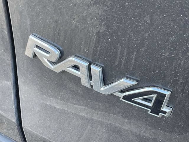 Used 2022 Toyota RAV4 LE AWD/4WD image 10